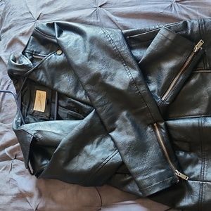 Non-Fitted Leathet Jacket